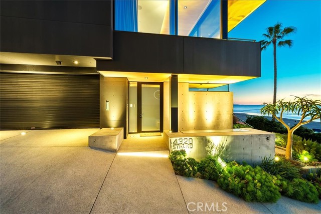 4320 The Strand, Manhattan Beach CA: https://media.crmls.org/medias/aa6721f8-2601-4eb7-be82-7a15019f06fd.jpg
