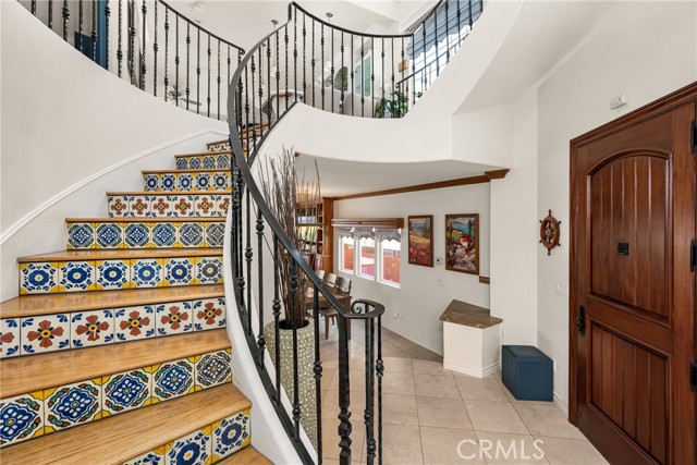 6915 E Seaside, Long Beach CA: https://media.crmls.org/medias/aa67a4c7-d1cb-45f5-b7fb-93dbd8336cfa.jpg