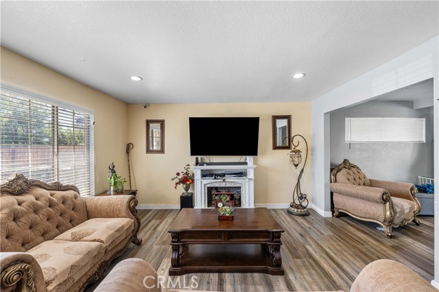 Detail Gallery Image 8 of 31 For 45029 16th St, Lancaster,  CA 93534 - 3 Beds | 2 Baths