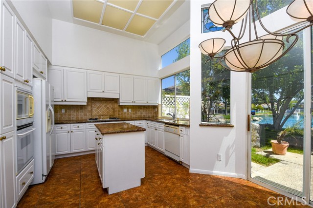 Detail Gallery Image 6 of 39 For 38749 Muirfield Dr, Murrieta,  CA 92562 - 3 Beds | 3/1 Baths