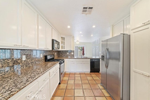 Detail Gallery Image 16 of 33 For 1101 Portofino Ct #103,  Corona,  CA 92881 - 3 Beds | 2/1 Baths