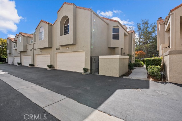 Detail Gallery Image 2 of 29 For 22371 Mission Cir, Chatsworth,  CA 91311 - 3 Beds | 2/1 Baths