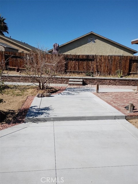 Detail Gallery Image 6 of 6 For 13348 Merry Oaks St, Victorville,  CA 92392 - 3 Beds | 2 Baths