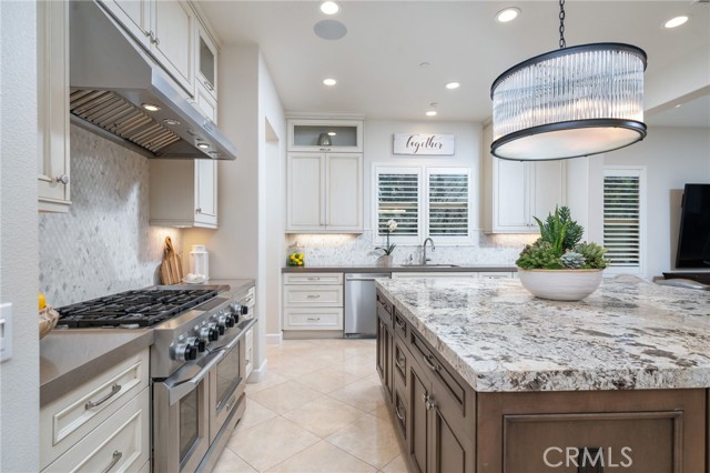 Detail Gallery Image 11 of 67 For 614 E Camellia Way, Azusa,  CA 91702 - 5 Beds | 4/1 Baths