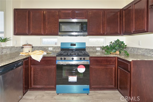 Detail Gallery Image 16 of 52 For 2064 Radiant Cir, San Jacinto,  CA 92582 - 5 Beds | 2/1 Baths