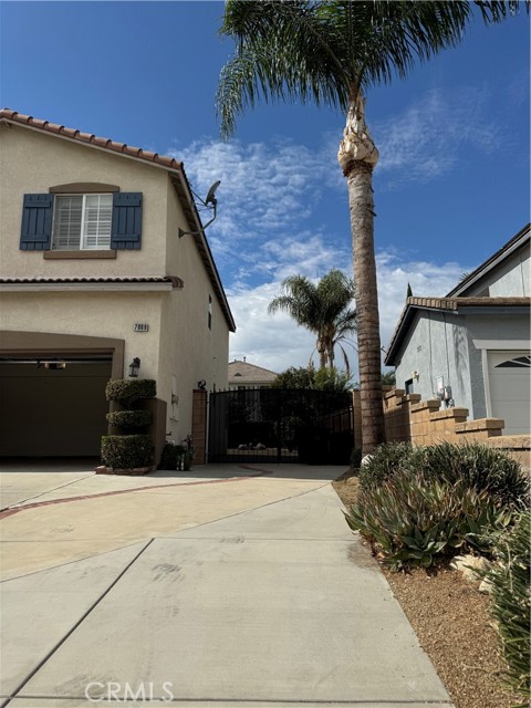 Detail Gallery Image 4 of 40 For 7069 Misty Meadow, Corona,  CA 92880 - 5 Beds | 3 Baths