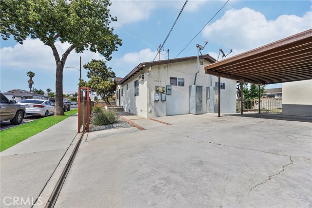 5304 Carmelita Avenue, Maywood CA: https://media.crmls.org/medias/aa6d4470-f5cc-4176-95af-9b6a6e293a24.jpg