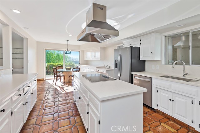 Detail Gallery Image 13 of 36 For 24971 Kit Carson Rd, Hidden Hills,  CA 91302 - 6 Beds | 3/1 Baths