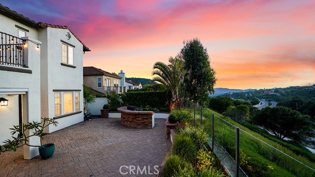 33 Via Armilla, San Clemente CA: https://media.crmls.org/medias/aa6e2932-2152-46c7-a599-134af30d803a.jpg