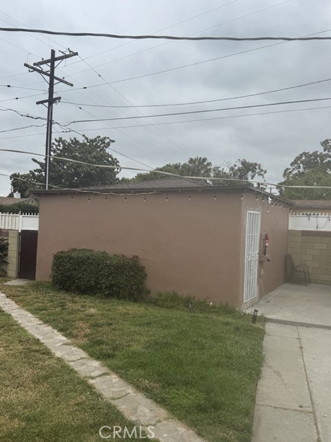 1301 E 106th Street, Los Angeles CA: https://media.crmls.org/medias/aa6e624b-13db-4d80-8903-30e9ff295b68.jpg