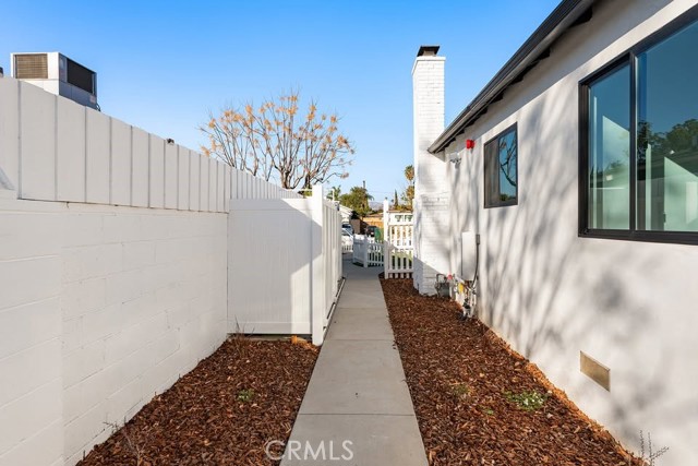 Detail Gallery Image 8 of 22 For 19952 1/2 Archwood St, Winnetka,  CA 91306 - 1 Beds | 1 Baths