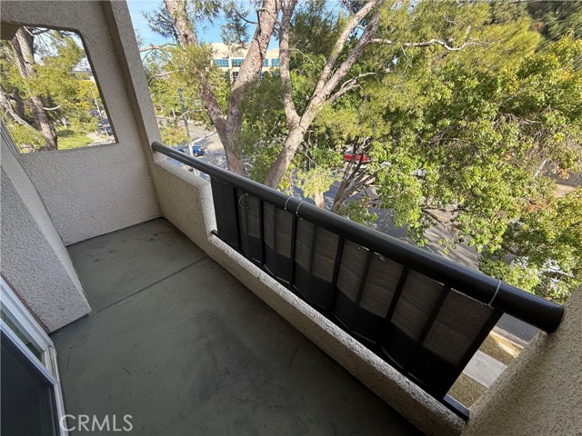 Detail Gallery Image 10 of 18 For 21400 Burbank Bld #322,  Woodland Hills,  CA 91367 - 1 Beds | 1 Baths