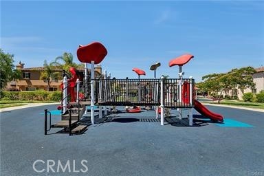https://media.crmls.org/medias/aa7083f9-42eb-450c-909c-1d174d0f35c2.jpg?preset=X-Large