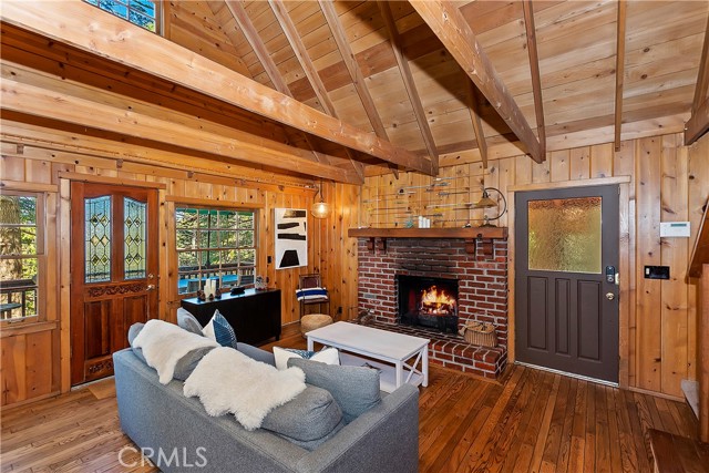 Detail Gallery Image 8 of 44 For 28410 Larchmont Ln, Lake Arrowhead,  CA 92352 - 3 Beds | 2 Baths