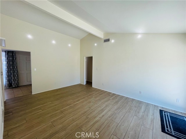 Detail Gallery Image 12 of 27 For 9722 Geyser Ave, Northridge,  CA 91324 - 3 Beds | 2 Baths