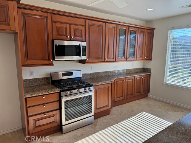 Detail Gallery Image 12 of 27 For 19588 N Mallow Ct #1,  Newhall,  CA 91321 - 3 Beds | 2 Baths