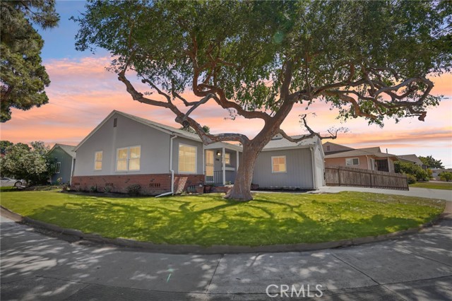3700 W 147th Street, Hawthorne CA: https://media.crmls.org/medias/aa7336fc-1674-431a-a722-d3e6f3471300.jpg