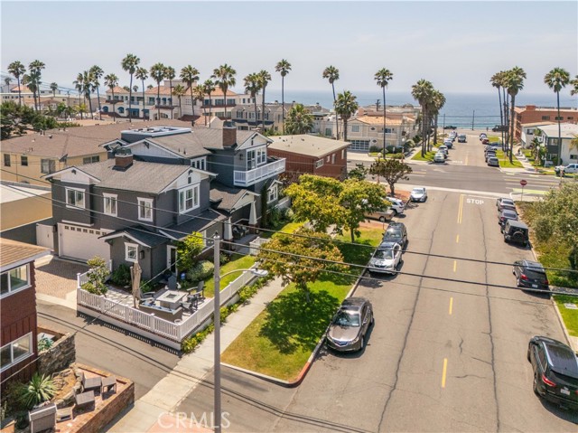 202 Avenue H, Redondo Beach CA: https://media.crmls.org/medias/aa743e22-eb3e-441e-a148-315d6239d4bb.jpg