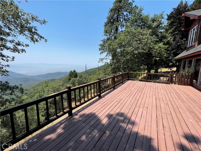 28665 Willow Road, Lake Arrowhead CA: https://media.crmls.org/medias/aa751fd5-4618-4815-b515-3e2e62e6948e.jpg