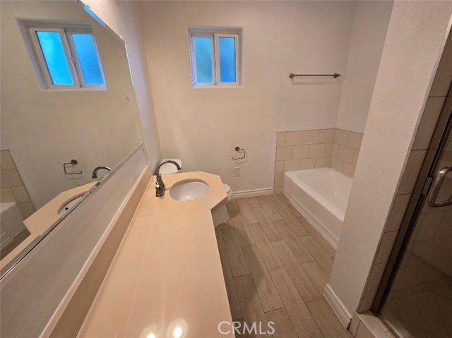 Detail Gallery Image 10 of 10 For 14701 Dickens St, Sherman Oaks,  CA 91403 - 2 Beds | 1 Baths