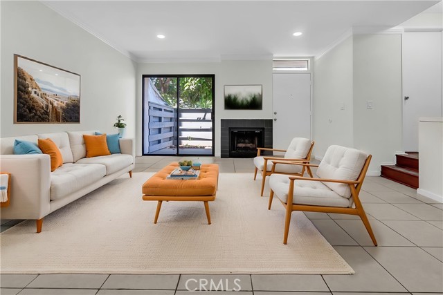 Front Image Thumbnail for CRDW25281254