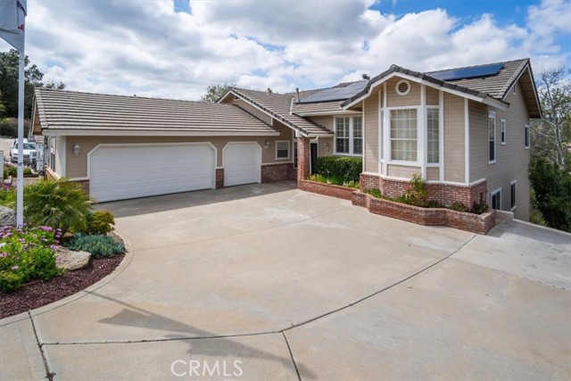 25182 Hereford Drive, Ramona, California 92065, 6 Bedrooms Bedrooms, ,4 BathroomsBathrooms,Residential,For Sale,Hereford Drive,IV24069290