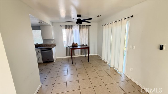 Detail Gallery Image 2 of 9 For 22854 Eyota, Apple Valley,  CA 92308 - 3 Beds | 2 Baths