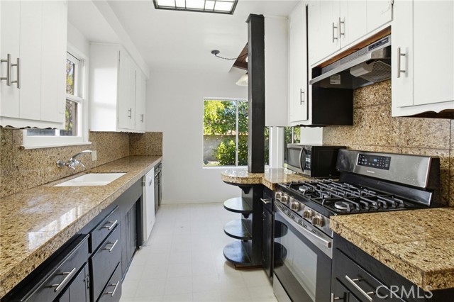 Detail Gallery Image 14 of 38 For 13421 Barbara Ann St, North Hollywood,  CA 91605 - 3 Beds | 2 Baths