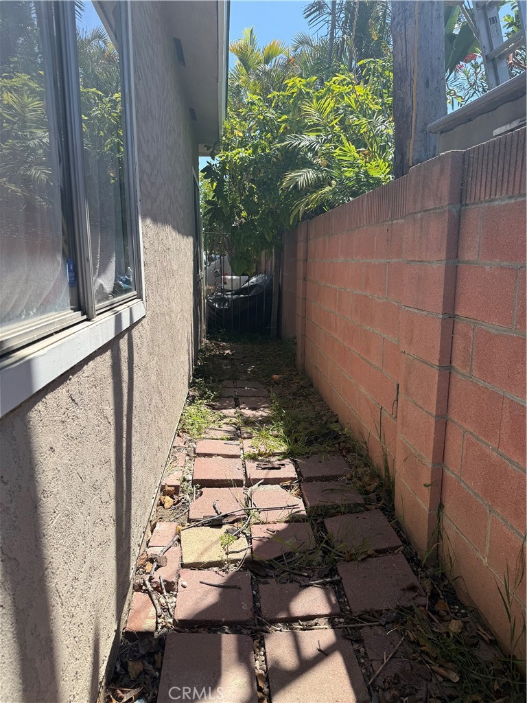 https://media.crmls.org/medias/aa77ddff-3216-4ac2-92eb-42a51468591b.jpg?preset=X-Large