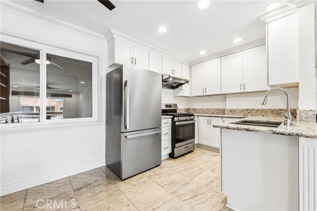 Front Image Thumbnail for CROC26058028