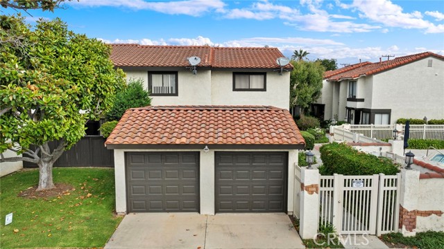 Detail Gallery Image 10 of 46 For 1102 San Juan St #B,  Tustin,  CA 92780 - 2 Beds | 2/1 Baths