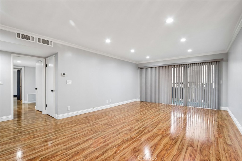 https://media.crmls.org/medias/aa78f386-478f-4696-b5a6-ab02df1a89ae.jpg?preset=X-Large