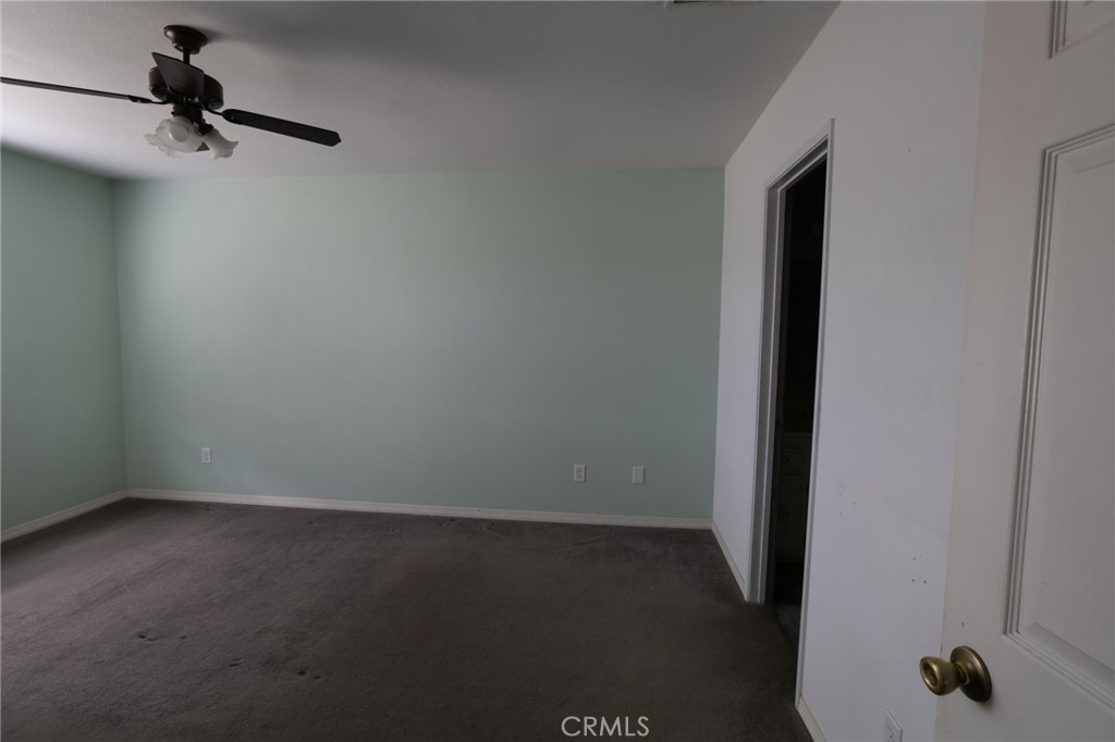 https://media.crmls.org/medias/aa79e9b7-c7a0-411e-9e2f-85288d7ff91c.jpg?preset=X-Large
