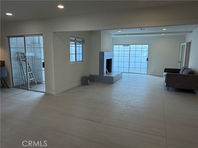 Detail Gallery Image 9 of 30 For 19216 Calvert St, Tarzana,  CA 91335 - 4 Beds | 3 Baths