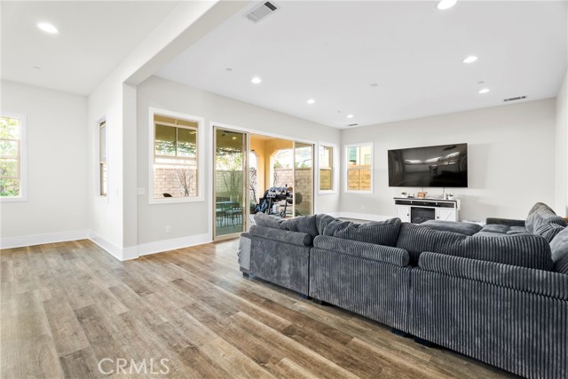 Detail Gallery Image 15 of 39 For 27606 Skylark Ln, Saugus,  CA 91350 - 5 Beds | 5/1 Baths