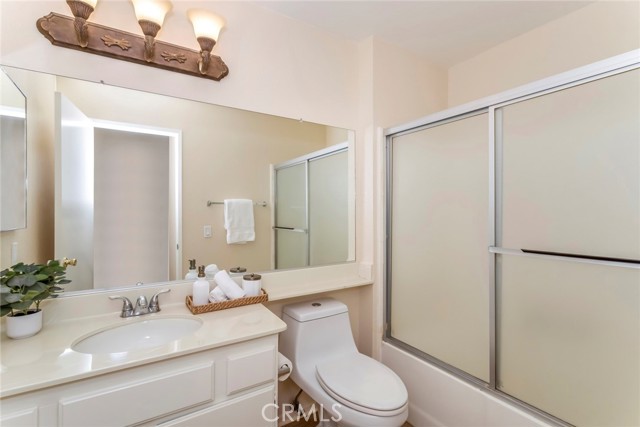 Detail Gallery Image 34 of 73 For 25120 Steinbeck Ave a,  Stevenson Ranch,  CA 91381 - 3 Beds | 2/1 Baths