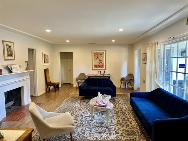 Detail Gallery Image 9 of 28 For 4515 Sherman Oaks Ave, Sherman Oaks,  CA 91403 - 3 Beds | 2/1 Baths