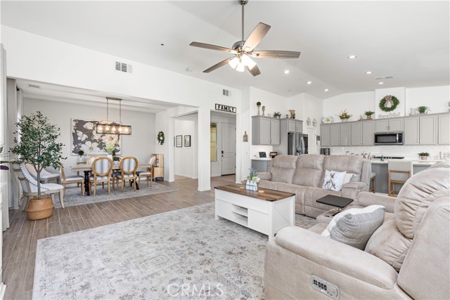 14419 Barbon Beck Avenue, Bakersfield CA: https://media.crmls.org/medias/aa7ebdf8-9e29-4187-8f4a-4e077e9ab905.jpg