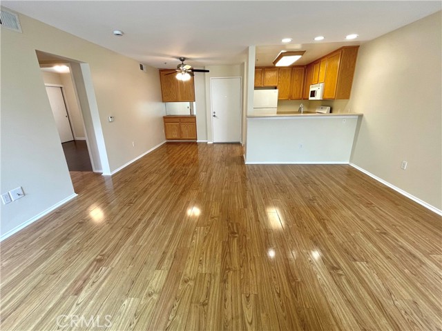 Detail Gallery Image 12 of 34 For 5325 Newcastle Ave #245,  Encino,  CA 91316 - 2 Beds | 1 Baths