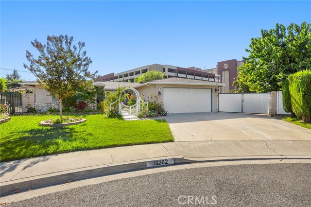 12362 Emrys Avenue, Garden Grove CA: https://media.crmls.org/medias/aa7f0944-721d-4f4a-ad2e-d69e42d5c1ce.jpg