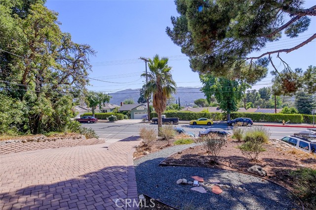 3953 Santa Carlotta, La Crescenta CA: https://media.crmls.org/medias/aa7f8af0-934f-4a8b-8758-f612391befdd.jpg
