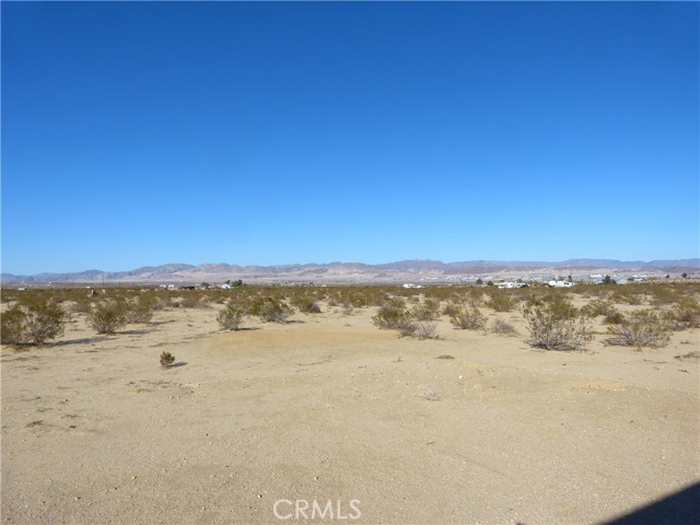 3475 Canyon Road, 29 Palms CA: https://media.crmls.org/medias/aa7fae0b-f2de-44a3-8cd2-3d0878a5a6b4.jpg