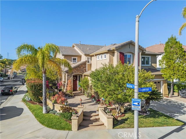 Detail Gallery Image 2 of 49 For 22029 Superior Ct, Saugus,  CA 91390 - 4 Beds | 2/1 Baths