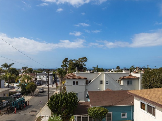 645 1st Place, Hermosa Beach, California 90254, 3 Bedrooms Bedrooms, ,2 BathroomsBathrooms,Residential,Sold,1st,SB22033969