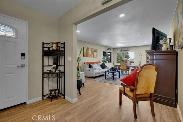 33230 Hollister, Lake Elsinore CA: https://media.crmls.org/medias/aa82b02f-2409-4bd8-bb6a-010dd8123aac.jpg