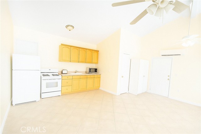21024 Hemmingway Street, Canoga Park CA: https://media.crmls.org/medias/aa82b37a-a89d-4a3f-96c5-e146a00e81fb.jpg