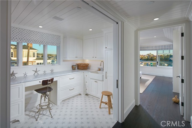 Detail Gallery Image 22 of 55 For 14 Beacon Bay, Newport Beach,  CA 92660 - 4 Beds | 4/1 Baths