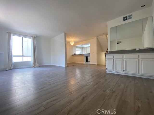 Detail Gallery Image 3 of 22 For 14948 Moorpark St #101,  Sherman Oaks,  CA 91403 - 3 Beds | 3/1 Baths