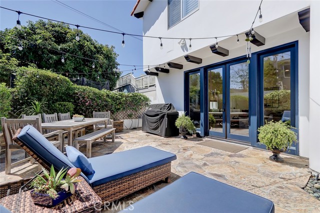 2304 Elm Avenue, Manhattan Beach, California 90266, 5 Bedrooms Bedrooms, ,4 BathroomsBathrooms,Residential,Sold,Elm,SB21197598