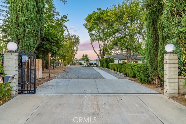 Detail Gallery Image 2 of 73 For 2755 W Avenue N, Palmdale,  CA 93551 - 5 Beds | 3/1 Baths